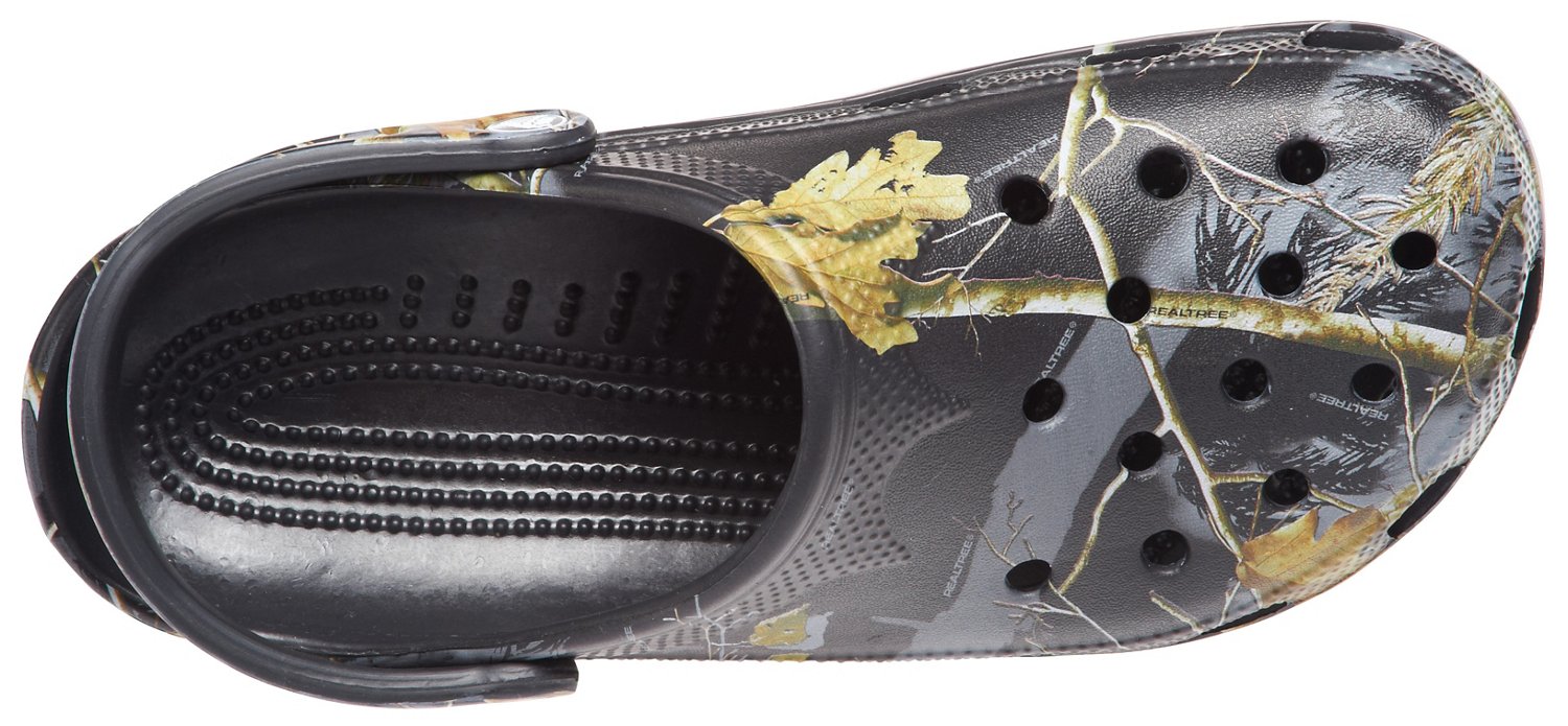 Crocs™ Men's Beach™ Realtree® APC Clogs thumbnail