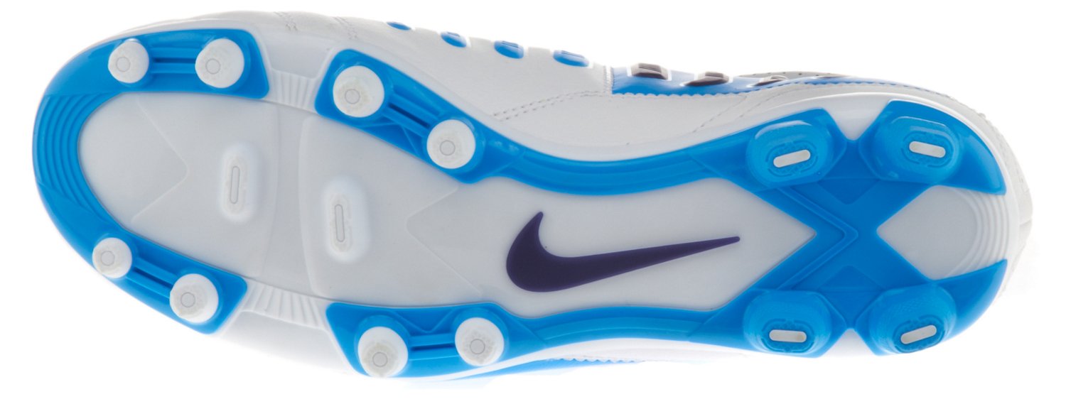 Nike Women's CTR360 Enganche III FG Soccer Cleats thumbnail