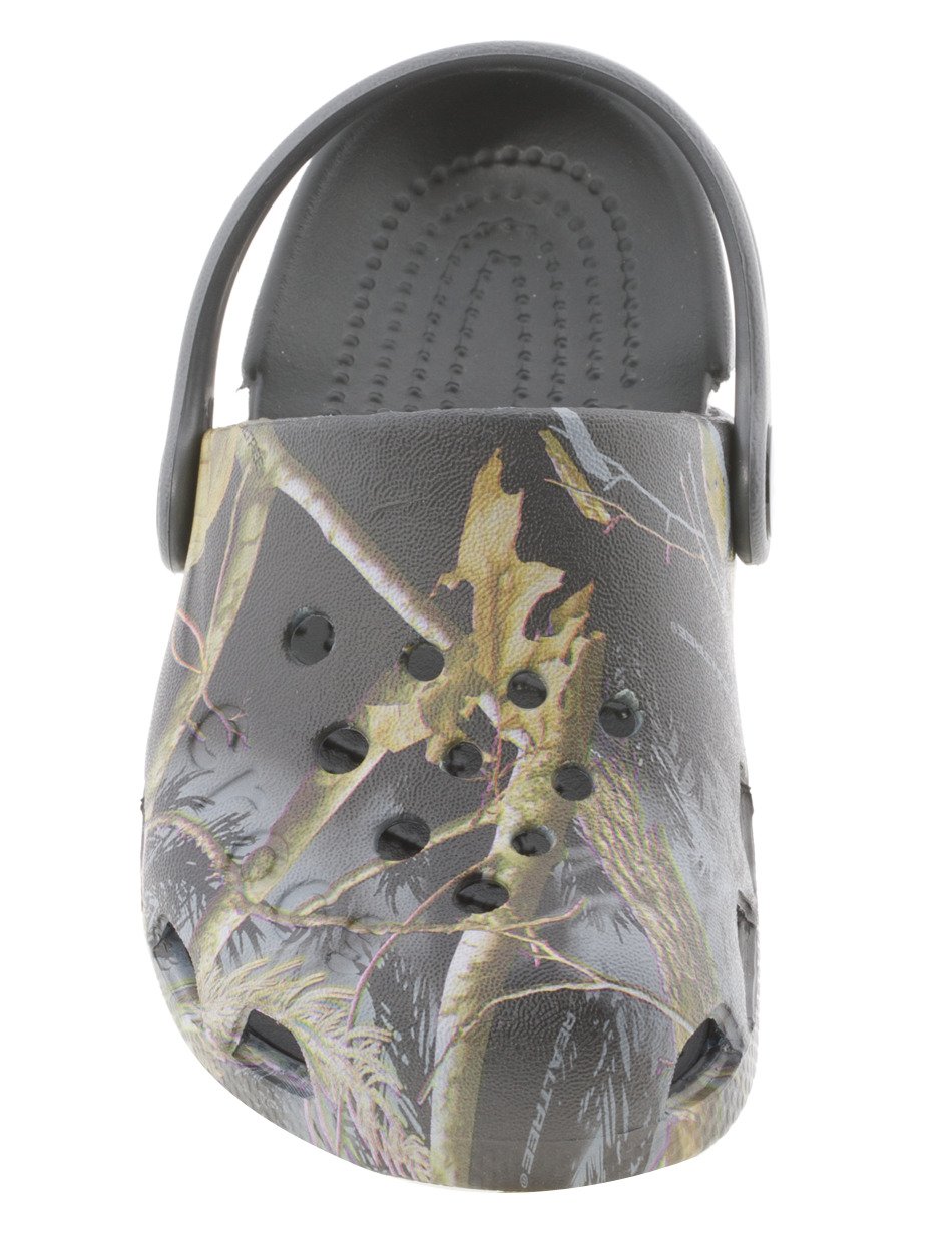 Crocs™ Kids' Electro Realtree® AP Camo Clogs thumbnail